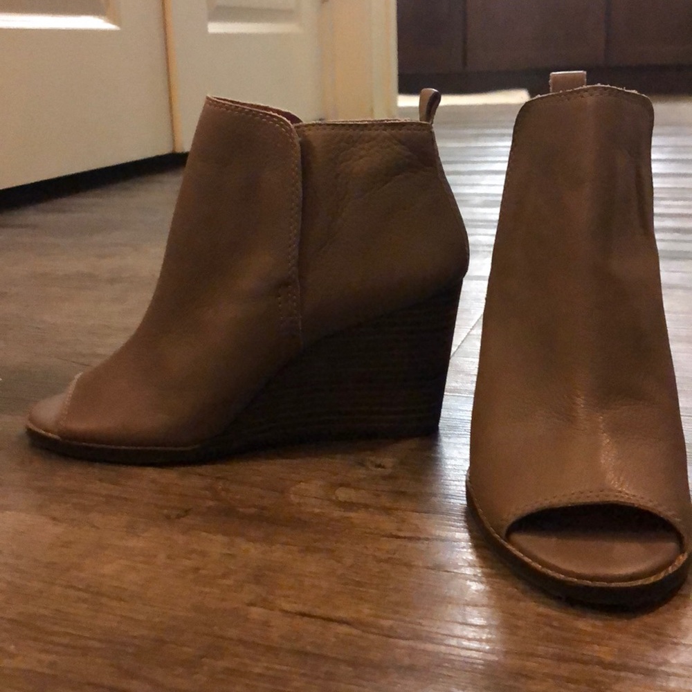 Icily brand size 7 open toed wedge
